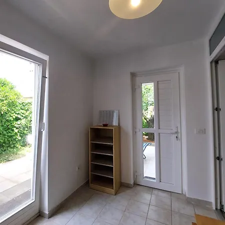 Appartement More 2, With Garden, Close To The Beach