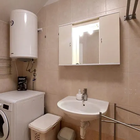 Apartment More 2, With Garden, Close To The Beach *