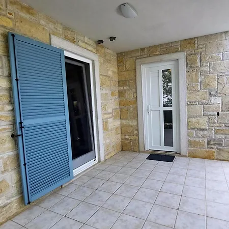 Apartmán More 2, With Garden, Close To The Beach Bašanija