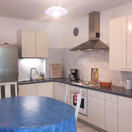 More 2, With Garden, Close To The Beach * Basanija